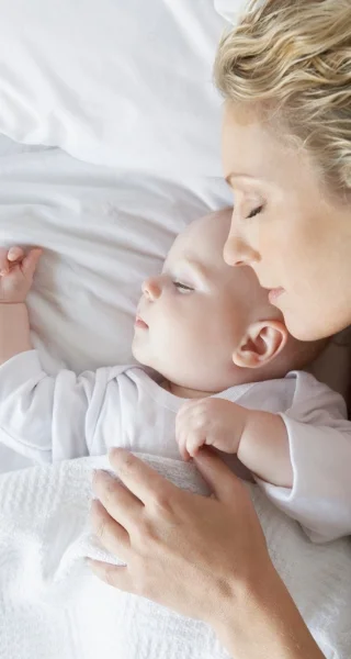 Photo sommeil bébé et sa mère